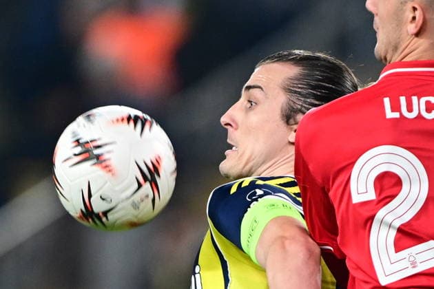 Fenerbahce v Nottingham Forest - UEFA Europa League ISTANBUL, TURKIYE - FEBRUARY 19: Lorenzo Lucca (20) of Nottingham Forest in action against Caglar Soyuncu of Fenerbahce during first leg of the UEFA Europa League round of 16 play-off football match between Fenerbahce and Nottingham Forest at Chobani Stadium in Istanbul, Turkiye on February 19, 2026. Oguz Yeter Anadolu Istanbul Turkey. Editorial use only. Please get in touch for any other usage.  Copyright: x2026xAnadoluxOguzxYeterx