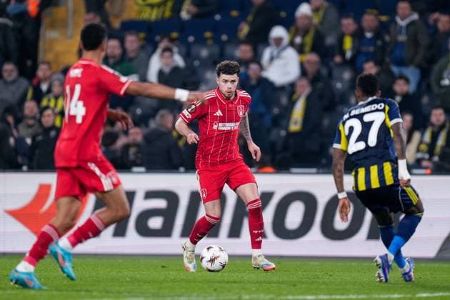 Neco Williams of Nottingham Forest Football Club runs with the ball Fenerbache v Nottingham Forest, UEFA Europa League, Knockout Round Play Offs, First Leg, Football, Sukru Saracoglu Stadium, Istanbul, Turkiye - 19 Feb 2026Istanbul Sukru Saracoglu Stadium Turkey EDITORIAL USE ONLY No use with unauthorised audio, video, data, fixture lists, club league logos or live services. Online in-match use limited to 120 images, no video emulation. No use in betting, games or single club league player publications. Copyright: xRaddadxJebarah Shutterstockx 16674269dw