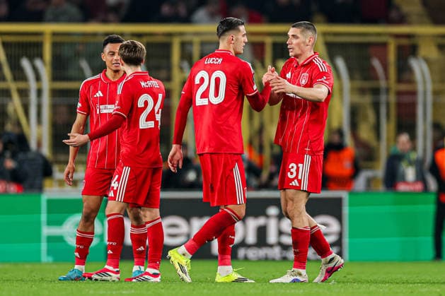 2026-02-19 Fenerbahce SK v Nottingham Forest FC - UEFA Europa League 2025 26 Knockout Play-off First Leg ISTANBUL, TURKEY - FEBRUARY 19: Lorenzo Lucca of Nottingham Forest FC, Nikola Milenkovic of Nottingham Forest FC shake hands during the UEFA Europa League 2025 26 Knockout Play-off First Leg match between Fenerbahce SK and Nottingham Forest FC at Ulker Sukru Saracoglu Stadium on February 19, 2026 in Istanbul, Turkey. (Photo by BSR Agency) Istanbul Turkey Content not available for redistribution in The Netherlands directly or indirectly through any third parties. Copyright: xBSRxAgencyx