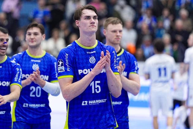 19 02 2026, xydrx, Handball, 1 HBL, VfL Gummersbach ThSV Eisenach, Schwalbe Arena Miro Schluroff VfL Gummersbach 15 celebrates the victory Photo xYannisxDreimannxPressefotoKochx Nordrhein Westfahlen Germany