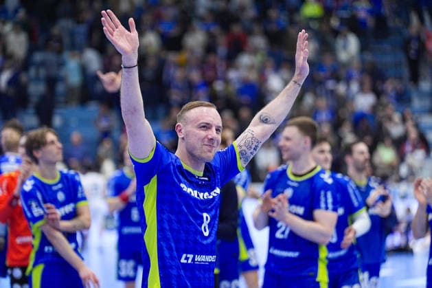 19 02 2026, xydrx, Handball, 1 HBL, VfL Gummersbach ThSV Eisenach, Schwalbe Arena TLukas Blohme VfL Gummersbach 8 celebrates the victory Photo xYannisxDreimannxPressefotoKochx Nordrhein Westfahlen Germany