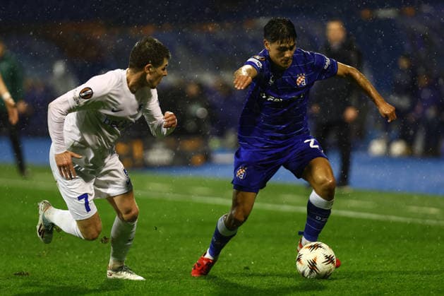 Zagreb, Croatia, 19.2.2026. UEFA Europa League - KO play-oï¬Äs 1st leg - Dinamo VS Genk at Maksimir Stadium, Zagreb. Matteo Perez VINLOF (22) vs Jarne STEUCKERS (7) 