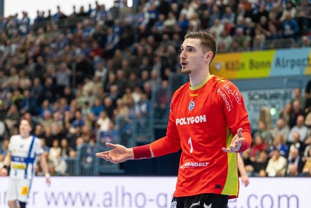 Scene with Dominik Kuzmanovi 1 VfL Gummersbach after a whistle from the referee in the match between VfL Gummersbach and ThSV Eisenach on matchday 22 in the DAIKIN HBL Scene with Dominik Kuzmanovi 1 VfL Gummersbach Copyright: xFeyzullahxGökalp feyzofsportsx