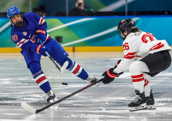United States Laila Edwards (10) passes the puck on Canada s Emily Clark (26) in the third period of the Women s Hockey Gold Medal Game between Canada and the USA at the Milano Santagiulia Ice hockey, Eishockey Arena in Milan, Italy, on Thursday, February 19, 2026.  OLY20260219325 AARONxJOSEFCZYK