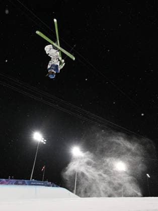 (260219) -- LIVIGNO, Feb. 19, 2026 -- Gu Ailing of China competes during the qualification of freestyle skiing women s freeski halfpipe at the Milan-Cortina 2026 Olympic Winter games, Winterspiele,Spiele, Summer games in Livigno, Italy, Feb. 19, 2026. ) (MICO2026)ITALY-LIVIGNO-OLYMPIC WINTER GAMES-FREESTYLE SKIING-WOMEN S FREESKI HALFPIPE-QUALIFICATION XiaxYifang 
