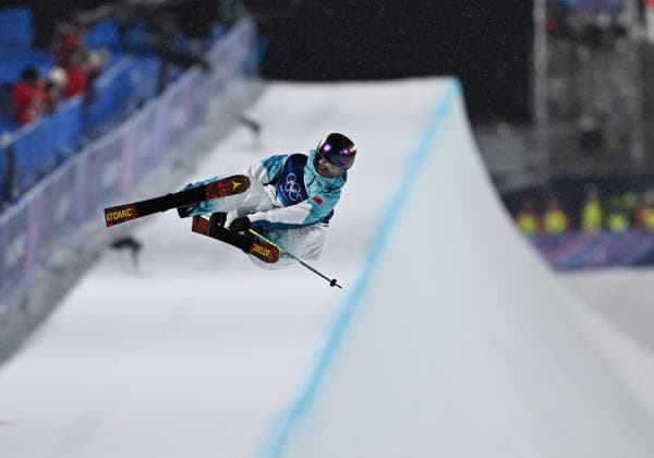 (260219) -- LIVIGNO, Feb. 19, 2026 -- Li Fanghui of China competes during the qualification of freestyle skiing women s freeski halfpipe at the Milan-Cortina 2026 Olympic Winter games, Winterspiele,Spiele, Summer games in Livigno, Italy, Feb. 19, 2026. ) (MICO2026)ITALY-LIVIGNO-OLYMPIC WINTER GAMES-FREESTYLE SKIING-WOMEN S FREESKI HALFPIPE-QUALIFICATION WuxHuiwo 