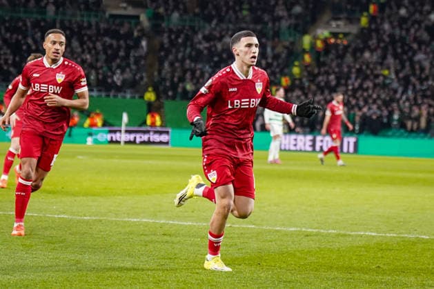 Football UEFA Europa League 2025 2026, Play Offs first leg Celtic FC Glasgow vs VfB Stuttgart Celtic Park Stadium Glasgow, Scotland Goal and goal celebration to 0 1 by Bilal El Khannouss VfB Stuttgart, 11 Joy, emotions, jubilation Copyright: xJOERANxSTEINSIEKx