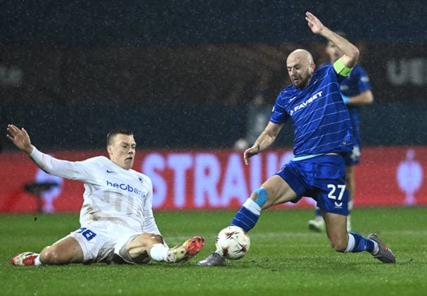 GNK Dinamo v KRC Genk - UEFA Europa League 2025 26 Knockout Play-off First Leg ZAGREB, CROATIA - FEBRUARY 19: Daan Heymans of KRC Genk and Josip Misic of GNK Dinamo in action during the UEFA Europa League 2025 26 Knockout Play-off First Leg match between GNK Dinamo and KRC Genk at Stadion Maksimir on February 19, 2026 in Zagreb, Croatia.Marko Lukunic PIXSELL  MarkoxLukunic PIXSELL
