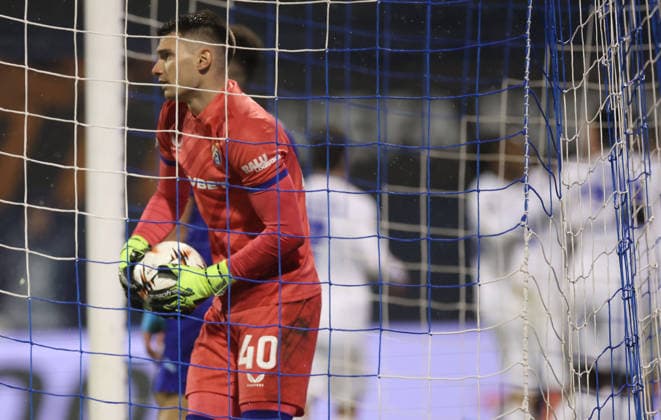 GNK Dinamo v KRC Genk - UEFA Europa League 2025 26 Knockout Play-off First Leg ZAGREB, CROATIA - FEBRUARY 19: Dominik Livakovic during the UEFA Europa League 2025 26 Knockout Play-off First Leg match between GNK Dinamo and KRC Genk at Stadion Maksimir on February 19, 2026 in Zagreb, Croatia.  GoranxStanzl PIXSELL