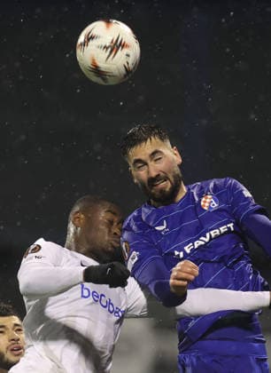 GNK Dinamo v KRC Genk - UEFA Europa League 2025 26 Knockout Play-off First Leg ZAGREB, CROATIA - FEBRUARY 19: Mujaid Sadick of KRC Genk and Dion Drena Beljo of GNK Dinamo in action during the UEFA Europa League 2025 26 Knockout Play-off First Leg match between GNK Dinamo and KRC Genk at Stadion Maksimir on February 19, 2026 in Zagreb, Croatia.  GoranxStanzl PIXSELL