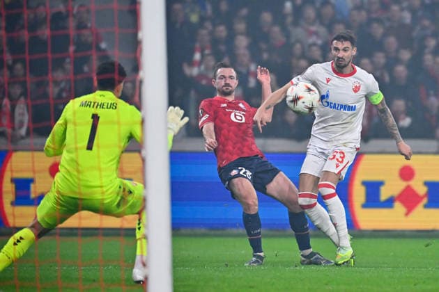 FOOTBALL : Lille vs Etoile Rouge Belgrade - Europa League - Lille - 19 02 2026 Gaetan PeMatheus ( 1 - Red Star Belgrade ) , Gaetan Perrin ( 28 - Lille ) and Rade Krunic ( 33 - Red Star Belgrade ) during the UEFA Europa League match between Lille OSC and Red Star Belgrade at Stade Pierre Mauroy on February 19, 2026 in Lille, France. ( Photo by Federico Pestellini PsnewZ ) - LilleFrance  Copyright: xFedericoxPestellinix