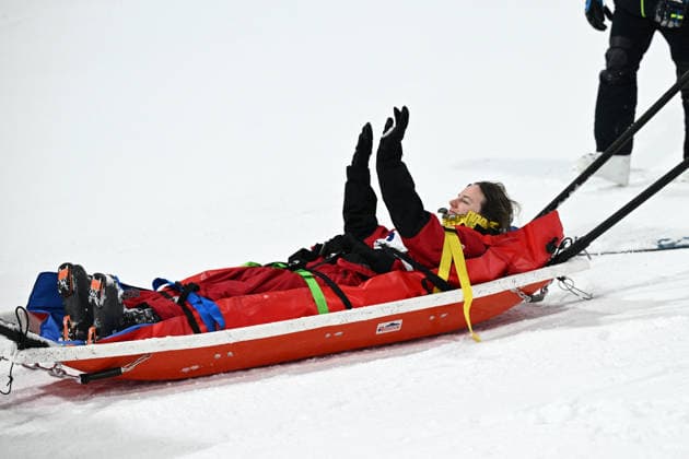 2026 WINTER Olympic Games, Olympische Spiele, Olympia, OS Cassie Sharpe of Canada gestures after crashing on her second run in the Women™s Freeski Halfpipe qualifier at Livigno Snow Park, on day 13 of the 2026 Milano Cortina Winter Olympic Games in Italy, Wednesday, February 18, 2026. ( NO ARCHIVING LIVIGNO SONDRIO ITALY  Copyright: xDANxHIMBRECHTSx 20260220152188747762