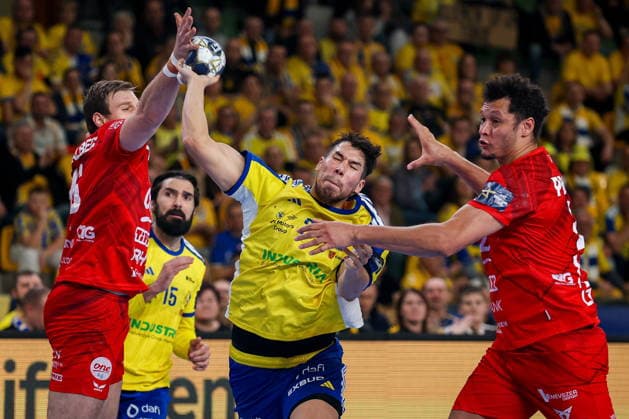 Kielce 19.02.2026. Pilka reczna EHF Liga Mistrzow sezon 2025 2026 kolejka 11 mecz: Industria Kielce - One Veszprem --- Handball EHF Champions League season 2025 2026 round 11 match between Industria Kielce and One Veszprem at Hala Legionow in Kielce, Poland Daniel Dujshebaev Fot. Igor Jakubowski Arena Akcji NEWSPIX.PL --- newspix.pl 
