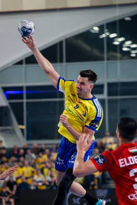 Kielce 19.02.2026. Pilka reczna EHF Liga Mistrzow sezon 2025 2026 kolejka 11 mecz: Industria Kielce - One Veszprem --- Handball EHF Champions League season 2025 2026 round 11 match between Industria Kielce and One Veszprem at Hala Legionow in Kielce, Poland Szymon Sicko Fot. Igor Jakubowski Arena Akcji NEWSPIX.PL --- newspix.pl 