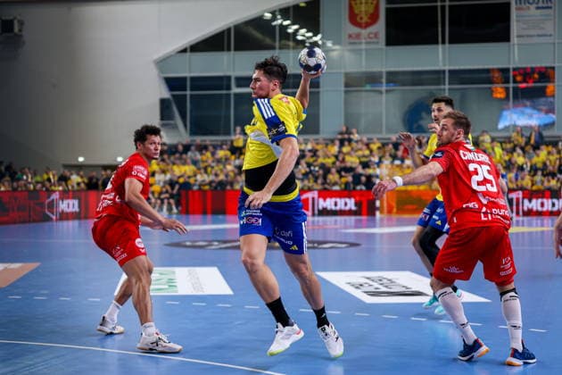 Kielce 19.02.2026. Pilka reczna EHF Liga Mistrzow sezon 2025 2026 kolejka 11 mecz: Industria Kielce - One Veszprem --- Handball EHF Champions League season 2025 2026 round 11 match between Industria Kielce and One Veszprem at Hala Legionow in Kielce, Poland Daniel Dujshebaev Fot. Igor Jakubowski Arena Akcji NEWSPIX.PL --- newspix.pl 