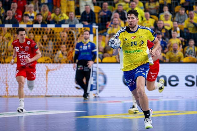 Kielce 19.02.2026. Pilka reczna EHF Liga Mistrzow sezon 2025 2026 kolejka 11 mecz: Industria Kielce - One Veszprem --- Handball EHF Champions League season 2025 2026 round 11 match between Industria Kielce and One Veszprem at Hala Legionow in Kielce, Poland Daniel Dujshebaev Fot. Igor Jakubowski Arena Akcji NEWSPIX.PL --- newspix.pl 