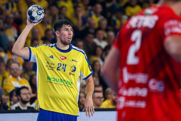 Kielce 19.02.2026. Pilka reczna EHF Liga Mistrzow sezon 2025 2026 kolejka 11 mecz: Industria Kielce - One Veszprem --- Handball EHF Champions League season 2025 2026 round 11 match between Industria Kielce and One Veszprem at Hala Legionow in Kielce, Poland Daniel Dujshebaev Fot. Igor Jakubowski Arena Akcji NEWSPIX.PL --- newspix.pl 