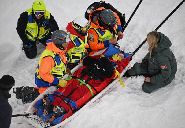 (260219) -- LIVIGNO, Feb. 19, 2026 -- Cassie Sharpe of Canada receives treatment after falling during the qualification of freestyle skiing women s freeski halfpipe at the Milan-Cortina 2026 Olympic Winter games, Winterspiele,Spiele, Summer games in Livigno, Italy, Feb. 19, 2026. ) (MICO2026)ITALY-LIVIGNO-OLYMPIC WINTER GAMES-FREESTYLE SKIING-WOMEN S FREESKI HALFPIPE-QUALIFICATION XiaxYifang 