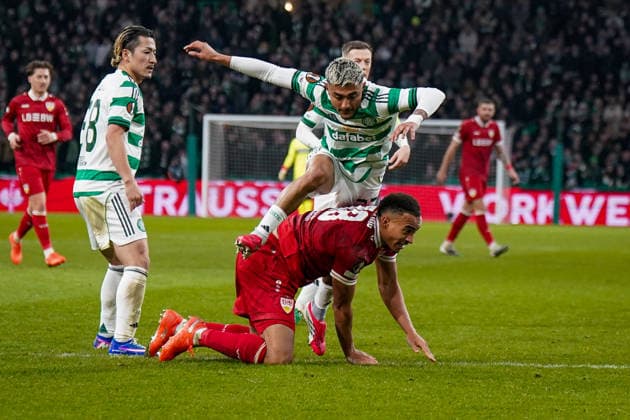 Football UEFA Europa League 2025 2026, Play Offs first leg Celtic FC Glasgow vs VfB Stuttgart Celtic Park Stadium Glasgow, Scotland Jamie Leweling VfB Stuttgart, 18 Daizen Maeda Celtic Glasgow, 38 Copyright: xJOERANxSTEINSIEKx