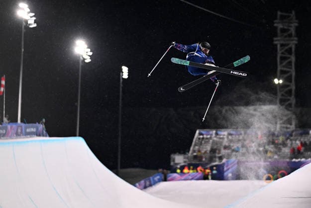 (260219) -- LIVIGNO, Feb. 19, 2026 -- Zoe Atkin of Britain competes during the qualification of freestyle skiing women s freeski halfpipe at the Milan-Cortina 2026 Olympic Winter games, Winterspiele,Spiele, Summer games in Livigno, Italy, Feb. 19, 2026. ) (MICO2026)ITALY-LIVIGNO-OLYMPIC WINTER GAMES-FREESTYLE SKIING-WOMEN S FREESKI HALFPIPE-QUALIFICATION ZhangxHongxiang 