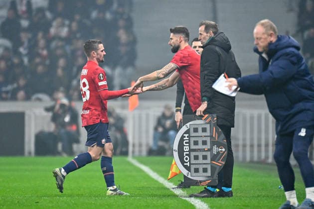 FOOTBALL : Lille vs Etoile Rouge Belgrade - Europa League - Lille - 19 02 2026 Gaetan Perrin ( 28 - Lille ) and Olivier Giroud ( 9 - Lille ) during the UEFA Europa League match between Lille OSC and Red Star Belgrade at Stade Pierre Mauroy on February 19, 2026 in Lille, France. ( Photo by Federico Pestellini PsnewZ ) - LilleFrance  Copyright: xFedericoxPestellinix