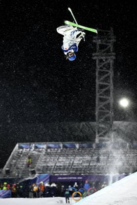 2026 WINTER Olympic Games, Olympische Spiele, Olympia, OS Ailing Eileen Gu of China during practice ahead of the Women™s Freeski Halfpipe qualifier at Livigno Snow Park, on day 13 of the 2026 Milano Cortina Winter Olympic Games in Italy, Thursday, February 19, 2026. ( NO ARCHIVING, EDITORIAL USE ONLY LIVIGNO SONDRIO ITALY  Copyright: xDANxHIMBRECHTSx 20260220179841521129