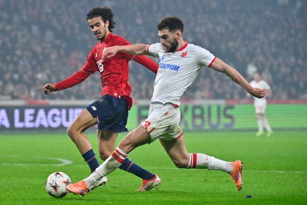 FOOTBALL : Lille vs Etoile Rouge Belgrade - Europa League - Lille - 19 02 2026 Ayyoub BOUADDI ( 32 - Lille ) and Nayair Tiknizyan ( 23 - Red Star Belgrade ) during the UEFA Europa League match between Lille OSC and Red Star Belgrade at Stade Pierre Mauroy on February 19, 2026 in Lille, France. ( Photo by Federico Pestellini PsnewZ ) - LilleFrance  Copyright: xFedericoxPestellinix