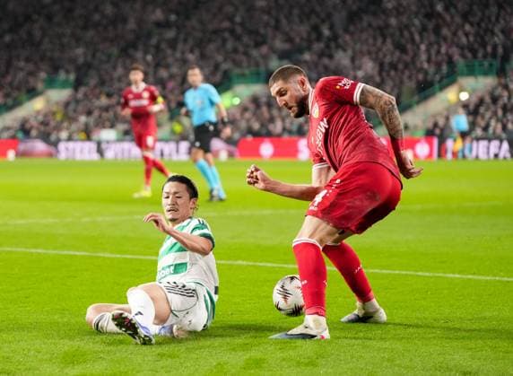 Daizen Maeda of Celtic & Jeff Chabot of Stuttgart Celtic v Stuttgart, UEFA Europa League, Knockout Round Play Offs, First Leg, Football, Celtic Park, Glasgow, Scotland, UK - 19 Feb 2026Glasgow Celtic Park Scotland United Kingdom EDITORIAL USE ONLY No use with unauthorised audio, video, data, fixture lists, club league logos or live services. Online in-match use limited to 120 images, no video emulation. No use in betting, games or single club league player publications. Copyright: xStuartxWallace Shutterstockx 16674319bb
