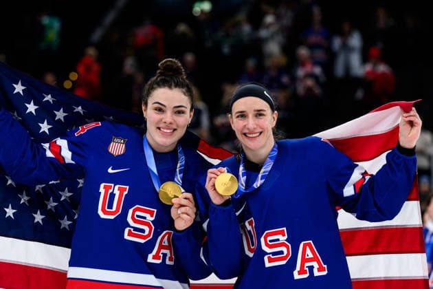 260219 Joy Dunne and Hayley Scamurra of USA celebrate with their gold medals after the women s Ice hockey, Eishockey final game between USA and Canada during day 13 of the 2026 Winter Olympics on February 19, 2026 in Milan. Photo: Emma Wallskog BILDBYRAN kod EW EW0643 ishockey ice hockey Olympic Games, Olympische Spiele, Olympia, OS olympics winter olympics os ol olympiska spel vinter-os olympiske leker milano cortina 2026 milan cortina 2026 milano cortina 2026 olympic games milano cortina 2026 winter olympic games milano cortina-os milano cortina-ol vinter-ol 13 bbeng dam usa kanada canada final jubel *** 260219 Joy Dunne and Hayley Scamurra of USA celebrate with their gold medals after the women s ice hockey final game between USA and Canada during day 13 of the 2026 Winter Olympics on February 19, 2026 in Milan Photo Emma Wallskog BILDBYRAN code EW EW0643 ice hockey ice hockey olympic games olympics winter olympics os ol olympic games winter os olympic games milano cortina 2026 milan cortina 2026 milano cortina 2026 olympic games milano cortina 2026 winter olympic games milano cortina os milano cortina ol winter ol 13 bbeng dam usa kanada canada final jubel  Copyright: EMMAxWALLSKOG BB260219EW150