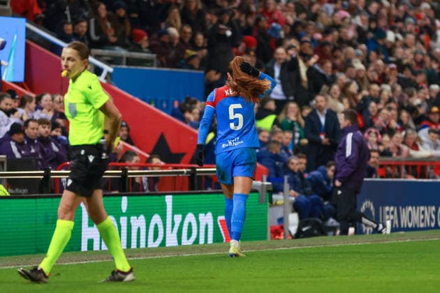 Manchester United, ManU Women v Athletico de Madrid Femenino - UEFA Women s Champions League Round of 16 Second Leg 25 26 Athletico de Madrid Femenino Xenia Perez recieves red card from referee Stephanie Frappart after second yellow card and walks to the tunnel in match against Manchester United Women v - UEFA Women s Champions League Round of 16 Second Leg 25 26 19.02.2026 Leigh Leigh Sports Village United Kingdom Copyright: xZacharyxLockex