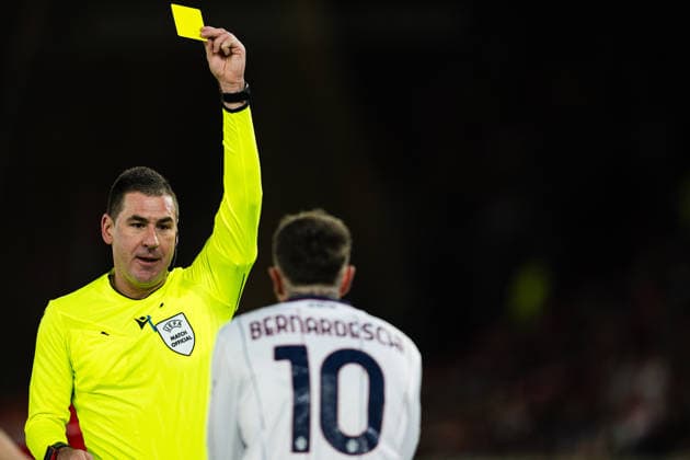 260219 Federico Bernardeschi of Bologna after receiving a yellow card by Rade ObrenoviÄ, referee, during the UEFA Europa League football match between Brann and Bologna on February 19, 2026 in Bergen Photo Marius Simensen BILDBYRAN COP 238 MM0056 bbeng bologna brann football fotball soccer uefa europa league  Copyright: MARIUSxSIMENSEN BB260219ZR099
