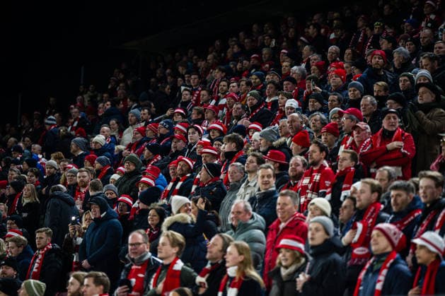 260219 Spectators in the stands ahead of the UEFA Europa League football match between Brann and Bologna on February 19, 2026 in Bergen Photo Marius Simensen BILDBYRAN COP 238 MM0056 bbeng bologna brann football fotball fotboll soccer uefa europa league  Copyright: MARIUSxSIMENSEN BB260219ZQ116