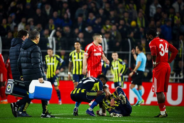 Fenerbahce SK vs Nottingham Forest FC Europa League 2025-26 KO play-offs 1st leg Milan Skriniar of Fenerbahce SK lies injured on the pitch during the match. Fenerbahce SK and Nottingham Forest FC faced each other at UEFA Europa League 2025 26 KO play-offs 1st leg. The match took place in Chobani Fenerbahce Sukru Saracoglu Stadium on February 19th, 2026. Istanbul Istanbul Turkey Copyright: xBurakxBasturkx
