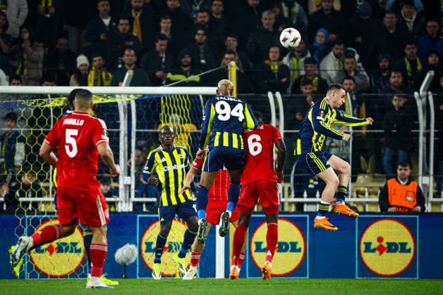 Fenerbahce SK vs Nottingham Forest FC Europa League 2025-26 KO play-offs 1st leg Anderson Talisca of Fenerbahce SK heads the ball during the match. Fenerbahce SK and Nottingham Forest FC faced each other at UEFA Europa League 2025 26 KO play-offs 1st leg. The match took place in Chobani Fenerbahce Sukru Saracoglu Stadium on February 19th, 2026. Istanbul Istanbul Turkey Copyright: xBurakxBasturkx