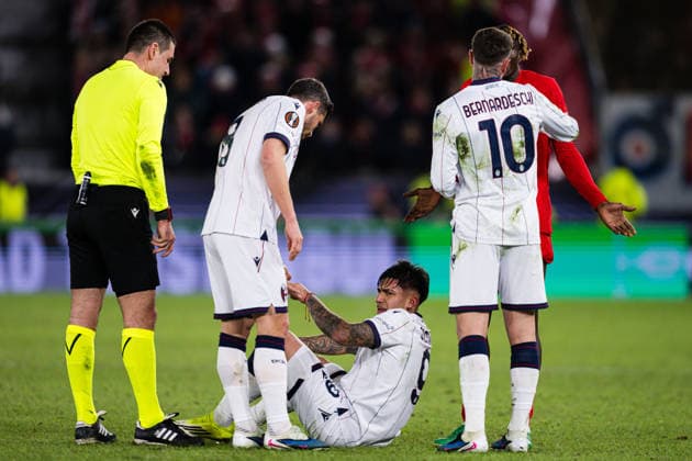 260219 Santiago Thomas Castro of Bologna in pain during the UEFA Europa League football match between Brann and Bologna on February 19, 2026 in Bergen Photo Marius Simensen BILDBYRAN COP 238 MM0056 bbeng bologna brann football fotball fotboll soccer uefa europa league  Copyright: MARIUSxSIMENSEN BB260219ZG106