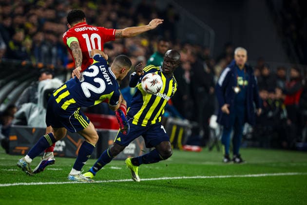 Fenerbahce SK vs Nottingham Forest FC Europa League 2025-26 KO play-offs 1st leg N Golo Kante of Fenerbahce SK, Levent Mercan of Fenerbahce SK and Morgan Gibbs-White of Nottingham Forest FC vie for the ball during the match. Fenerbahce SK and Nottingham Forest FC faced each other at UEFA Europa League 2025 26 KO play-offs 1st leg. The match took place in Chobani Fenerbahce Sukru Saracoglu Stadium on February 19th, 2026. Istanbul Istanbul Turkey Copyright: xBurakxBasturkx