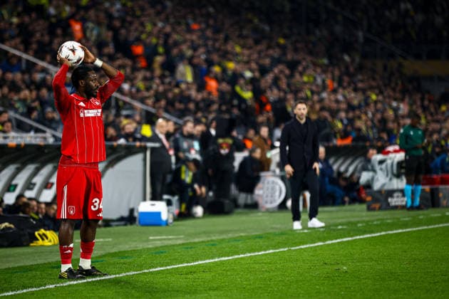 Fenerbahce SK vs Nottingham Forest FC Europa League 2025-26 KO play-offs 1st leg Ola Aina of Nottingham Forest FC takes a throw-in during the match. Fenerbahce SK and Nottingham Forest FC faced each other at UEFA Europa League 2025 26 KO play-offs 1st leg. The match took place in Chobani Fenerbahce Sukru Saracoglu Stadium on February 19th, 2026. Istanbul Istanbul Turkey Copyright: xBurakxBasturkx