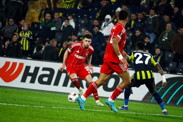 Fenerbahce SK vs Nottingham Forest FC Europa League 2025-26 KO play-offs 1st leg Neco Williams of Nottingham Forest FC in action during the match. Fenerbahce SK and Nottingham Forest FC faced each other at UEFA Europa League 2025 26 KO play-offs 1st leg. The match took place in Chobani Fenerbahce Sukru Saracoglu Stadium on February 19th, 2026. Istanbul Istanbul Turkey Copyright: xBurakxBasturkx