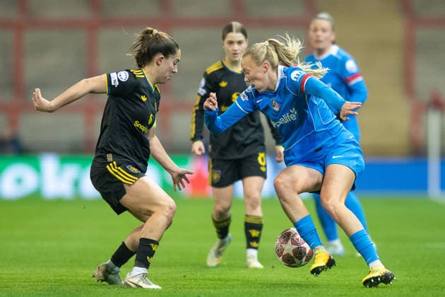 Manchester United, ManU Women v AtlÃ tico Madrid Femenino UEFA Womens Champions League Synne Jensen of AtlÃ tico Madrid Femenino (right) takes on Maya Le Tissier of Manchester United Women during the UEFA Womens Champions League Round of 16 Second Leg match between Manchester United Women and AtlÃ tico Madrid Femenino at Leigh Sports Village, Leigh 19 02 2026 UK Newspapers OUT Copyright: xMattxWilkinsonx FIL-23015-0056