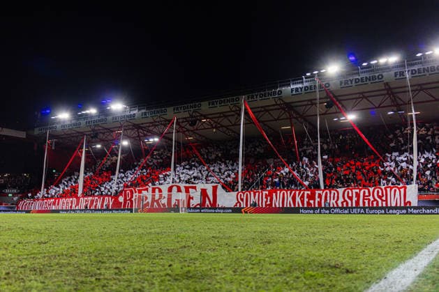 260219 Spectators in the stands ahead of the UEFA Europa League football match between Brann and Bologna on February 19, 2026 in Bergen Photo Marius Simensen BILDBYRAN COP 238 MM0056 bbeng bologna brann football fotball fotboll soccer uefa europa league  Copyright: MARIUSxSIMENSEN BB260219ZN110