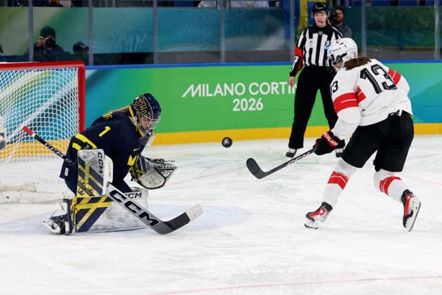 February 19, 2026, Milan, Lombardy, Italy: EBBA SVENSSON TRAFF 1 of Team Sweden blocks a penalty shot by IVANA WEY 13 of Team Switzerland in the women s Ice hockey, Eishockey bronze medal game during the Milano Cortina 2026 Olympic Winter games, Winterspiele,Spiele, Summer games at Milano Santagiulia Ice Hockey Arena. Milan Italy - ZUMAm117 20260219_oly_m117_016 Copyright: xDavidxMcIntyrex