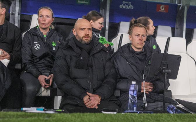 ITA, Wolfsburg, Juventus Turin vs VfL Wolfsburg, WomenÂs Champions League, Football, UEFA, Season 2025 2026, Allianz Stadium, Playoffs, Second leg in picture front left Stephan Lerch Coach VfL Wolfsburg Women DFB DFL REGULATIONS PROHIBIT ANY USE OF PHOTOGRAPHS AS IMAGE SEQUENCES AND OR QUASI VIDEO, 19 02 2026 Copyright: HMBxMedia HendrikxHamelau
