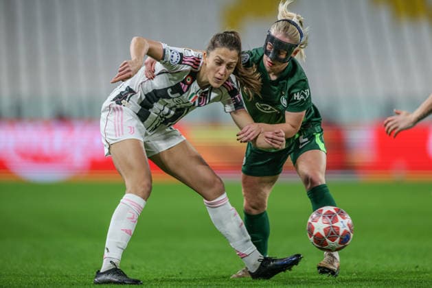 ITA, Wolfsburg, Juventus Turin vs VfL Wolfsburg, WomenÂs Champions League, Football, UEFA, Season 2025 2026, Allianz Stadium, Playoffs, Second leg in picture v l Emma Stolen Godo Juventus Turin Women 17 , Thea Bjelde VfL Wolfsburg Women 2 DFB DFL REGULATIONS PROHIBIT ANY USE OF PHOTOGRAPHS AS IMAGE SEQUENCES AND OR QUASI VIDEO, 19 02 2026 Copyright: HMBxMedia HendrikxHamelau