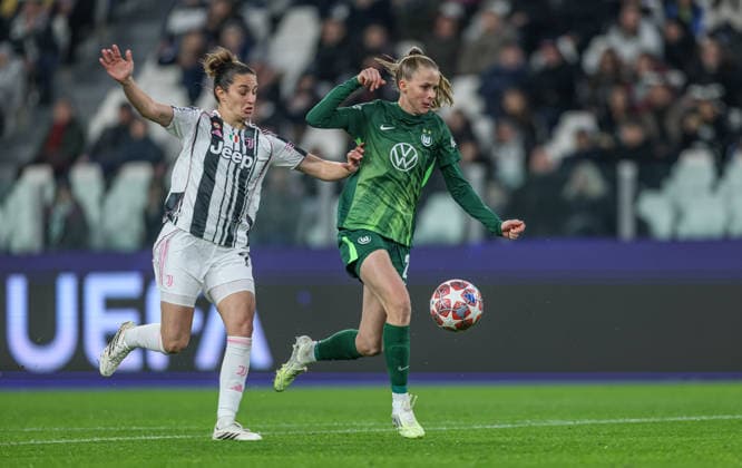 ITA, Wolfsburg, Juventus Turin vs VfL Wolfsburg, WomenÂs Champions League, Football, UEFA, Season 2025 2026, Allianz Stadium, Playoffs, Second leg in picture v l Martina Lenzini Juventus Turin Women 71 , Vivien Endemann VfL Wolfsburg Women 25 DFB DFL REGULATIONS PROHIBIT ANY USE OF PHOTOGRAPHS AS IMAGE SEQUENCES AND OR QUASI VIDEO, 19 02 2026 Copyright: HMBxMedia HendrikxHamelau