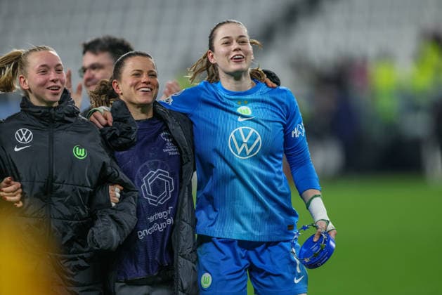 ITA, Wolfsburg, Juventus Turin vs VfL Wolfsburg, WomenÂs Champions League, Football, UEFA, 2025 2026 season, Allianz Stadium, Playoffs, second leg in the picture v l Martina Tufekovic VfL Wolfsburg Women 21 , Stina Johannes VfL Wolfsburg Women 1 , joy and emotions after the victory, player of the match trophy DFB DFL REGULATIONS PROHIBIT ANY USE OF PHOTOGRAPHS AS IMAGE SEQUENCES AND OR QUASI VIDEO, 19 02 2026 Copyright: HMBxMedia HendrikxHamelau