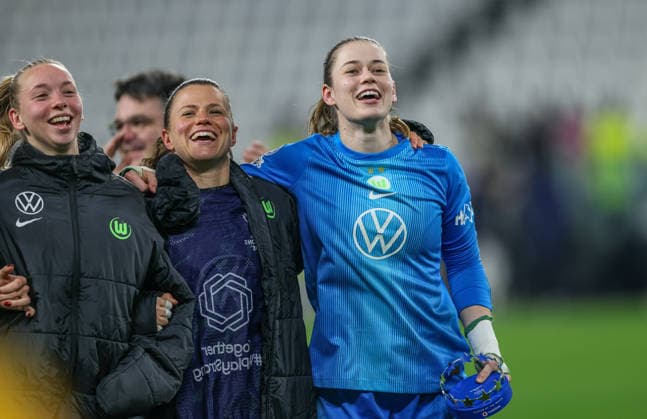 ITA, Wolfsburg, Juventus Turin vs VfL Wolfsburg, WomenÂs Champions League, Football, UEFA, 2025 2026 season, Allianz Stadium, Playoffs, second leg in the picture v l Martina Tufekovic VfL Wolfsburg Women 21 , Stina Johannes VfL Wolfsburg Women 1 , joy and emotions after the victory, player of the match trophy DFB DFL REGULATIONS PROHIBIT ANY USE OF PHOTOGRAPHS AS IMAGE SEQUENCES AND OR QUASI VIDEO, 19 02 2026 Copyright: HMBxMedia HendrikxHamelau