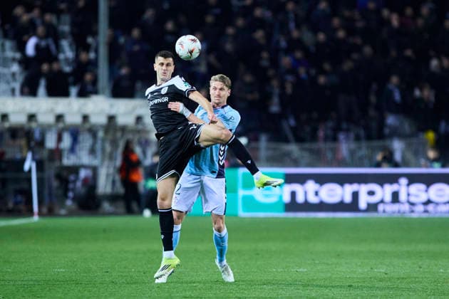 RC Celta de Vigo v Paok FC - UEFA Europa League THESSALONIKI, GREECE SPAIN - FEBRUARY 19: Alexander Jeremejeff Paok FC competes for the ball with Carl Starfelt of Celta de Vigo during the UEFA Europa League 2025 26 KO Playoff match between Paok FC and RC Celta de Vigo at Toumba Stadium on February 19, 2026 in Thessaloniki, Greece. Thessaloniki Toumba Stadium Greece Copyright: xDiegoxSimonx