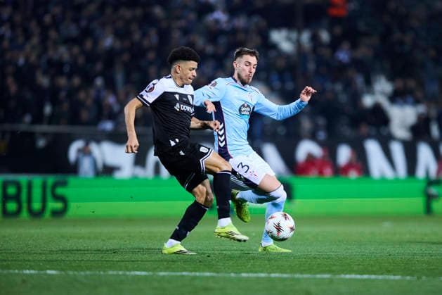 RC Celta de Vigo v Paok FC - UEFA Europa League THESSALONIKI, GREECE SPAIN - FEBRUARY 19: Taison of Paok FC competes for the ball with Oscar Mingueza of Celta de Vigo during the UEFA Europa League 2025 26 KO Playoff match between Paok FC and RC Celta de Vigo at Toumba Stadium on February 19, 2026 in Thessaloniki, Greece. Thessaloniki Toumba Stadium Greece Copyright: xDiegoxSimonx