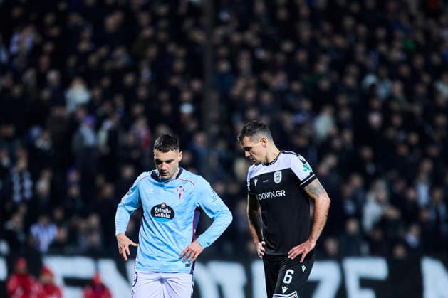 RC Celta de Vigo v Paok FC - UEFA Europa League THESSALONIKI, GREECE SPAIN - FEBRUARY 19: Ferran Jutgla of Celta de Vigo and Dejan Lovren of Paok FC looks on during the UEFA Europa League 2025 26 KO Playoff match between Paok FC and RC Celta de Vigo at Toumba Stadium on February 19, 2026 in Thessaloniki, Greece. Thessaloniki Toumba Stadium Greece Copyright: xDiegoxSimonx