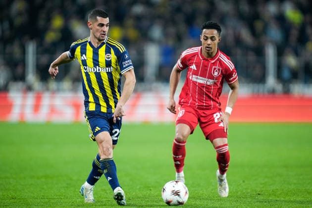 Fenerbahce SK vs Nottingham Forest FC Europa League 2025-26 KO play-offs 1st leg Levent Mercan of Fenerbahce plays during the UEFA Europa League 2025 26 Knockout Play-off First Leg match between Fenerbahce SK and Nottingham Forest FC at Fenerbahce Sükrü Saracoglu Spor Kompleksi on February 19, 2026 in Istanbul, Turkey. Istanbul Istanbul Turkey Copyright: xYagizxGurtugx